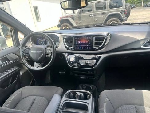 Used 2018 Chrysler Pacifica Touring Plus w/ S Appearance Package FWD image 18