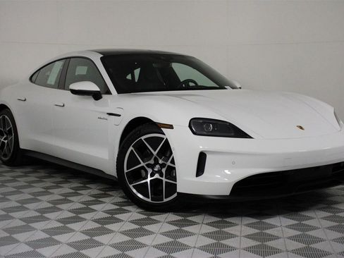 Used 2025 Porsche Taycan image 9