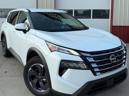 Used 2024 Nissan Rogue SV FWD image 1