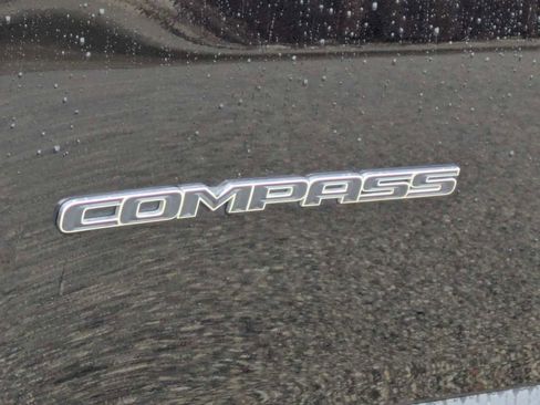 Used 2018 Jeep Compass Sport w/ Tech Group image 11