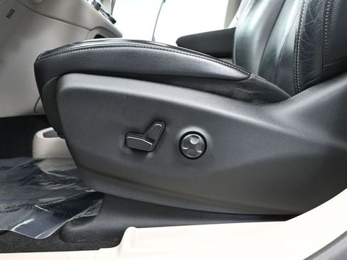 Used 2022 Chrysler Pacifica Touring-L FWD image 21