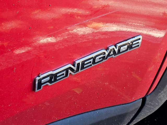 Used 2018 Jeep Renegade Latitude FWD image 13