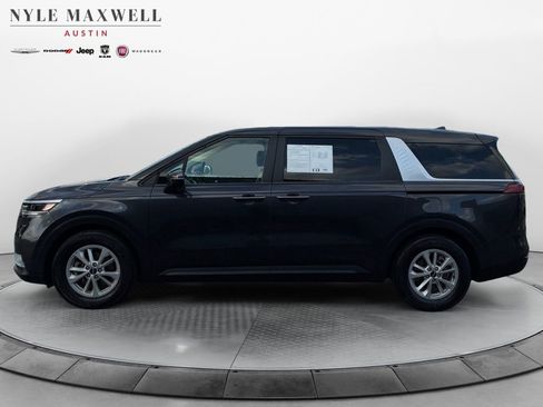 Used 2024 Kia Carnival LX image 12