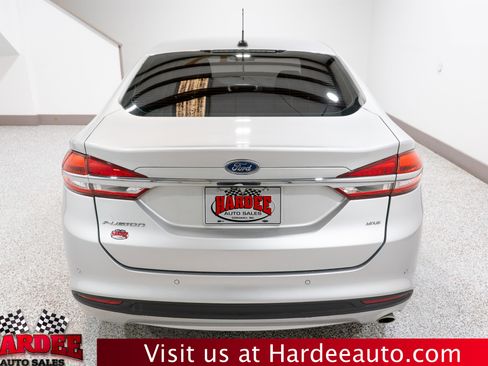 Used 2018 Ford Fusion SE FWD image 4