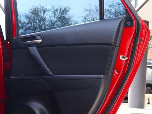 Used 2013 MAZDA MAZDA3 i Touring image 25