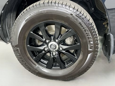 Used 2017 Toyota Land Cruiser AWD/4WD image 35