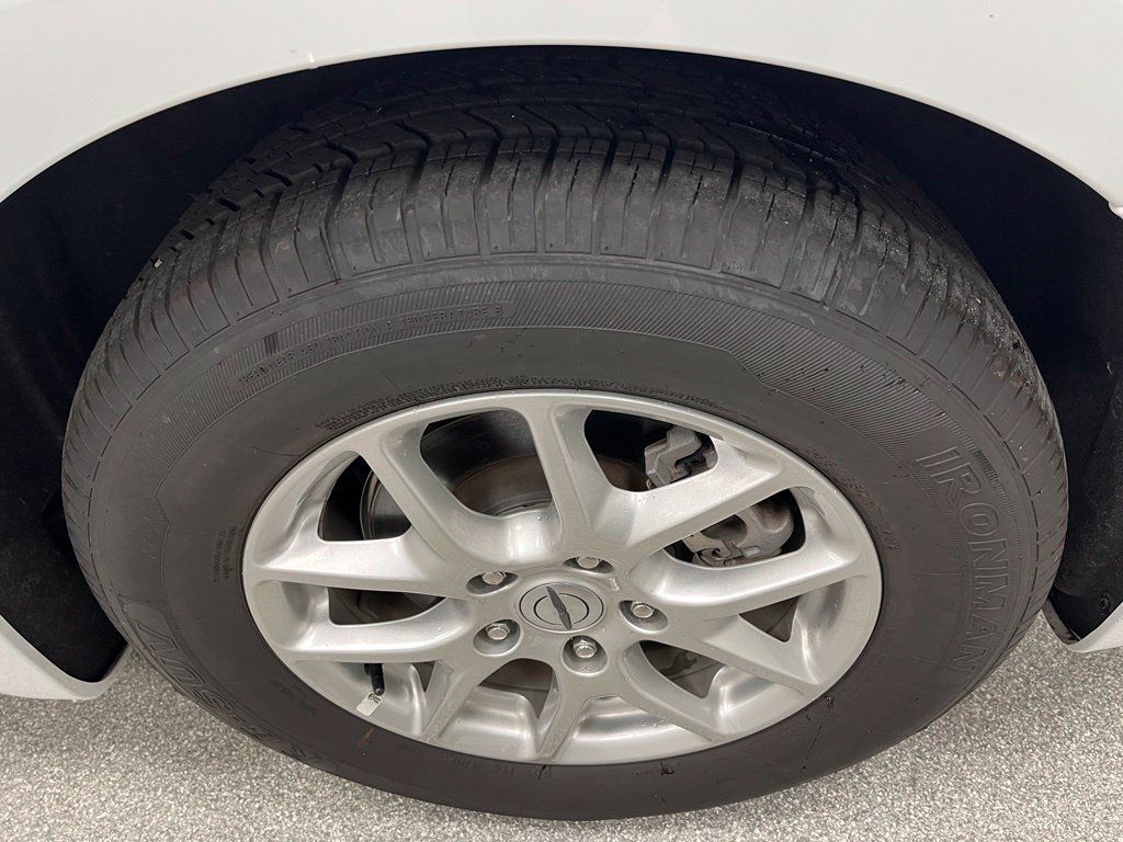 Used 2024 Chrysler Pacifica Touring-L FWD image 16