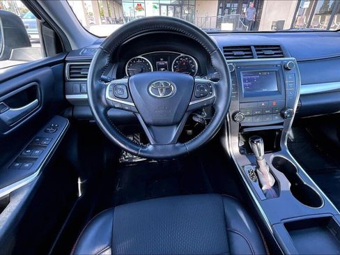 Used 2016 Toyota Camry image 7