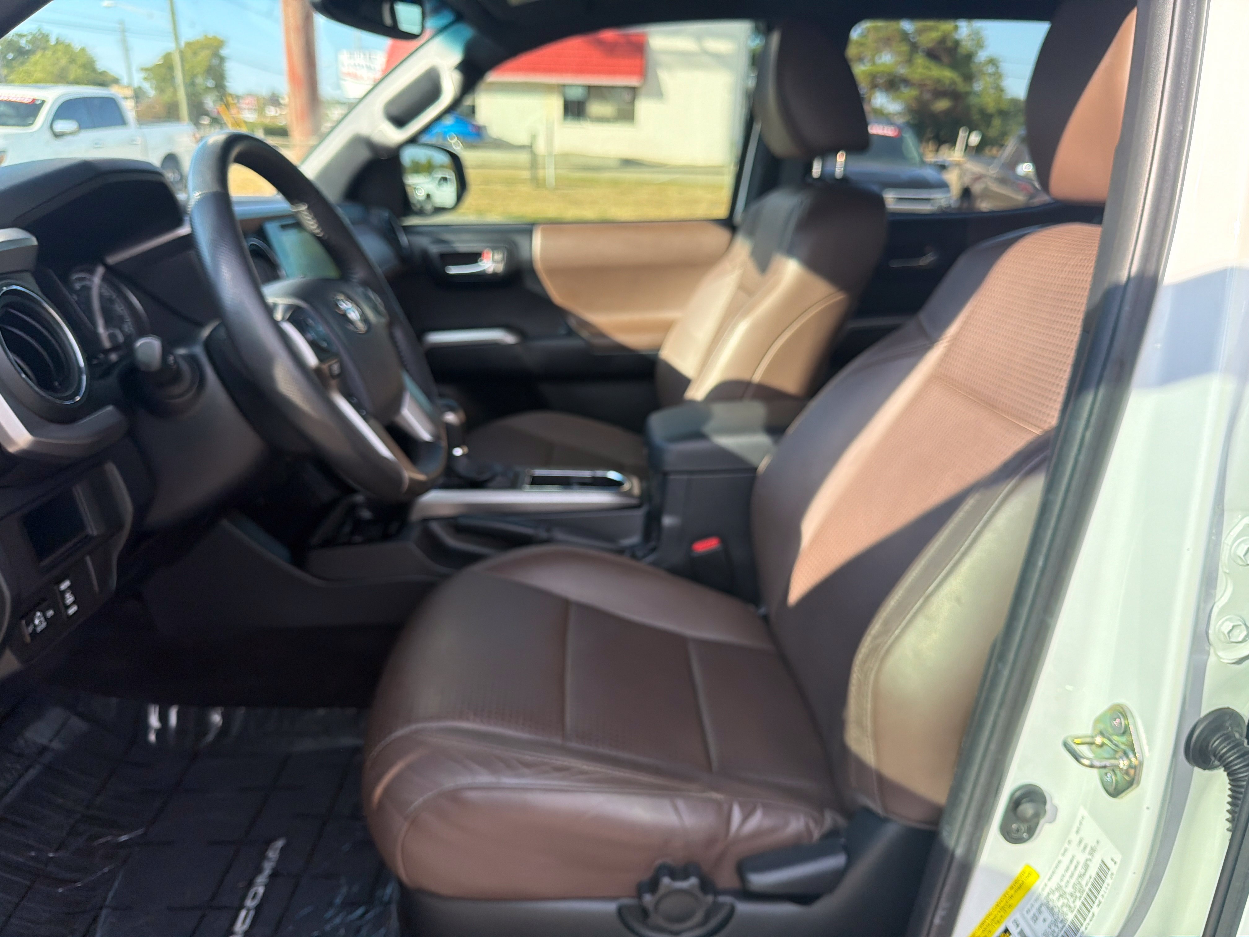 Used 2016 Toyota Tacoma Limited w/ Towing Package AWD/4WD image 11