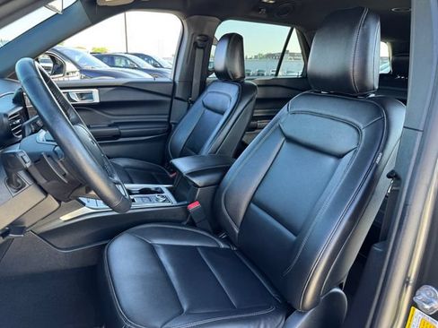 Used 2020 Ford Explorer XLT w/ Equipment Group 202A AWD/4WD image 14