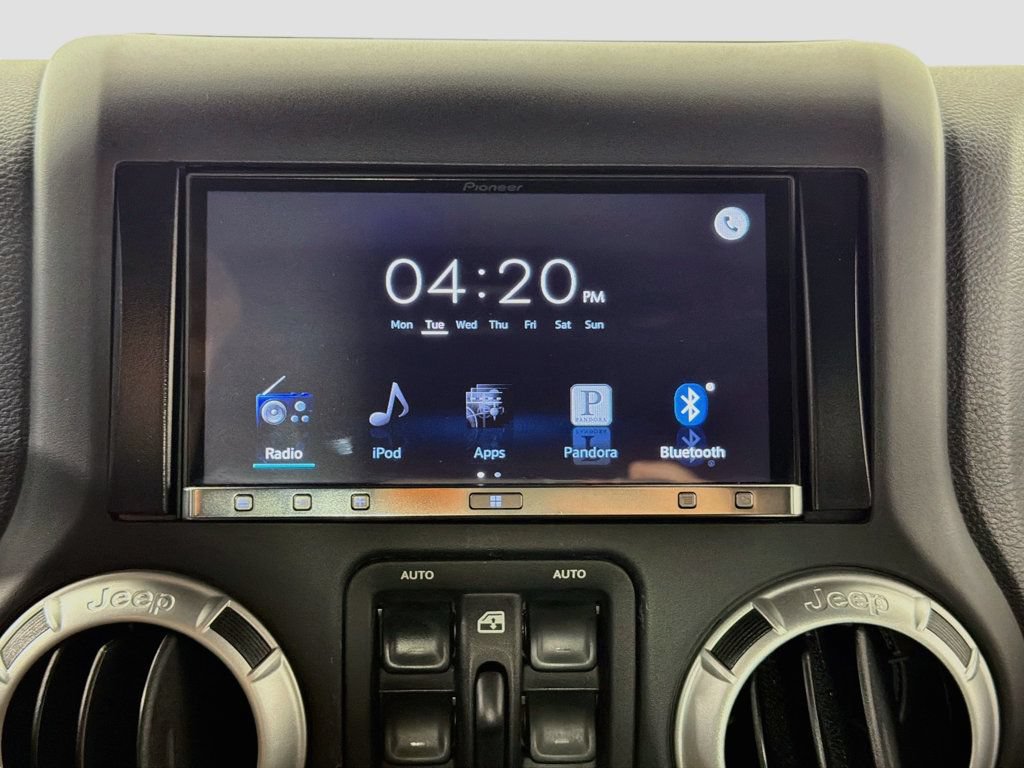 Used 2013 Jeep Wrangler Unlimited Sahara w/ Connectivity Group AWD/4WD image 12