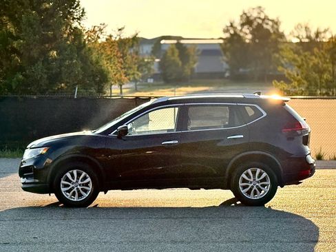 Used 2018 Nissan Rogue SV w/ Sun & Sound Touring Package AWD/4WD image 8