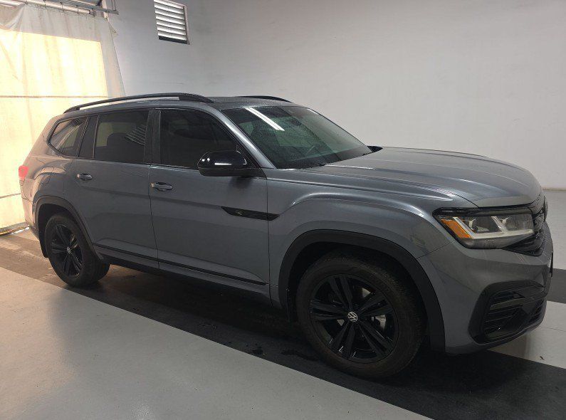 Used 2023 Volkswagen Atlas SEL R-Line AWD/4WD image 4