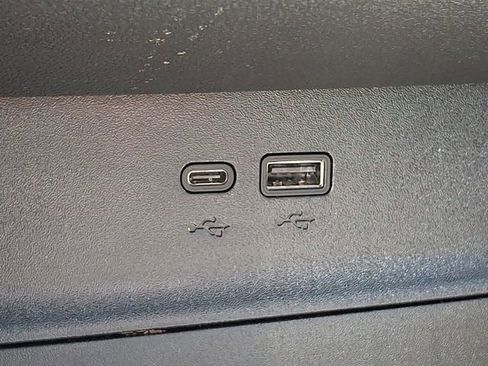 Used 2025 Chevrolet Equinox LT FWD image 24