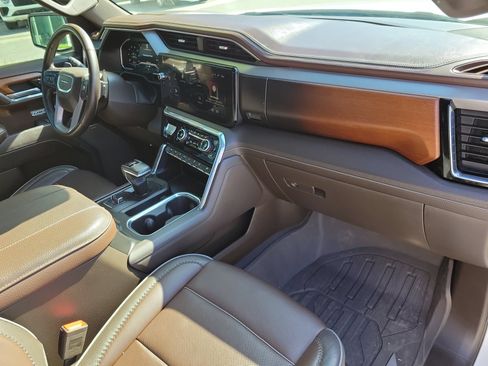 Used 2023 GMC Sierra 1500 Denali w/ Denali Reserve Package AWD/4WD image 3
