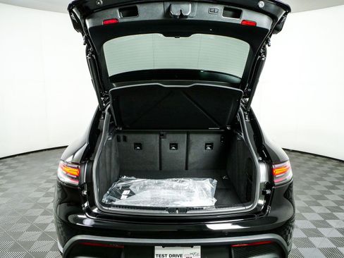New 2026 Porsche Macan Turbo AWD/4WD image 33