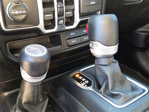 Used 2022 Jeep Gladiator Willys image 24