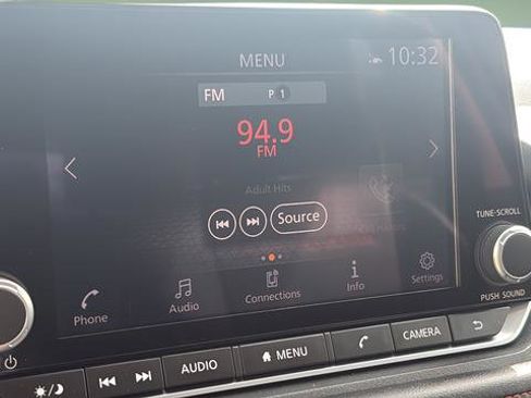 Used 2025 Nissan Rogue SV image 17