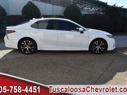 Used 2019 Toyota Camry SE image 11