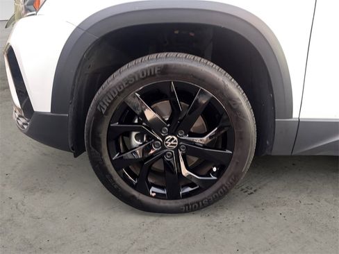 Certified 2023 Volkswagen Taos SE w/ Panoramic Sunroof Package image 14