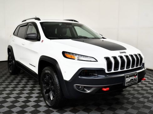 Used 2017 Jeep Cherokee Trailhawk w/ Comfort/Convenience Group image 5