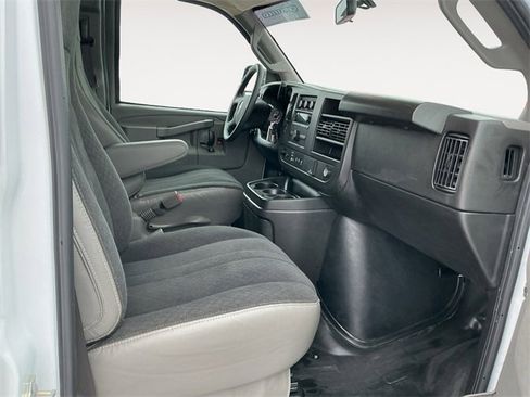 Used 2023 GMC Savana 2500 image 15