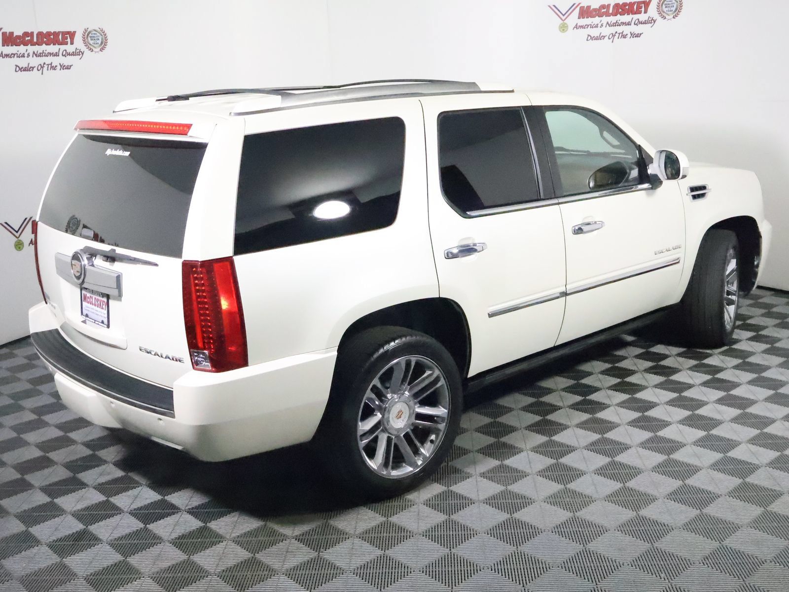 Used 2014 Cadillac Escalade Platinum AWD/4WD image 4