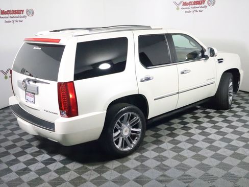 Used 2014 Cadillac Escalade Platinum AWD/4WD image 4