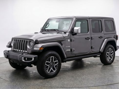 Used 2025 Jeep Wrangler Sahara image 3