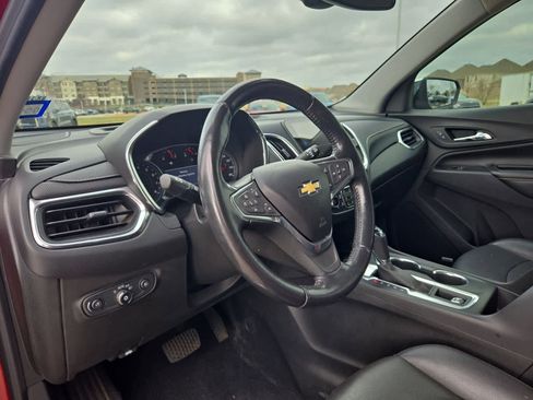 Used 2020 Chevrolet Equinox Premier image 2