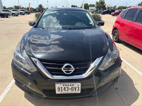 Used 2017 Nissan Altima 2.5 SR w/ Midnight Edition Package FWD image 6