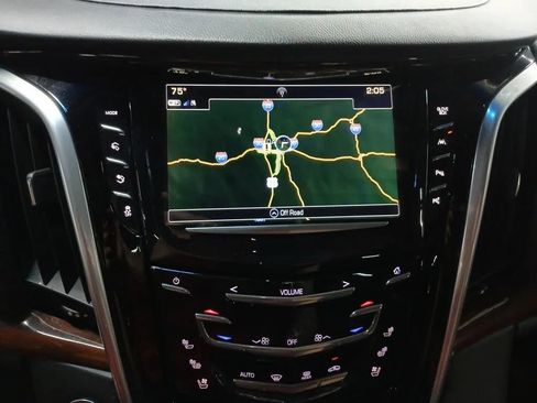 Used 2020 Cadillac Escalade ESV Luxury RWD image 21