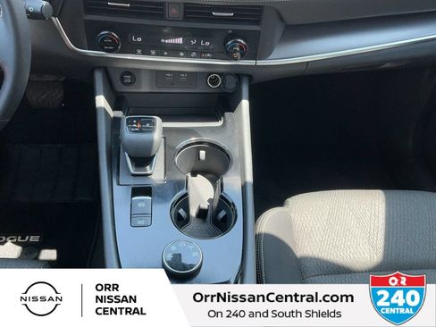 Used 2025 Nissan Rogue SV AWD/4WD image 24
