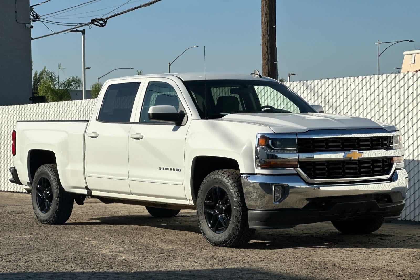 Used 2018 Chevrolet Silverado 1500 LT w/ LT Fleet Convenience Package AWD/4WD image 10