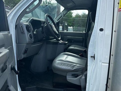 Used 2018 Ford E-350 and Econoline 350 Super Duty image 30