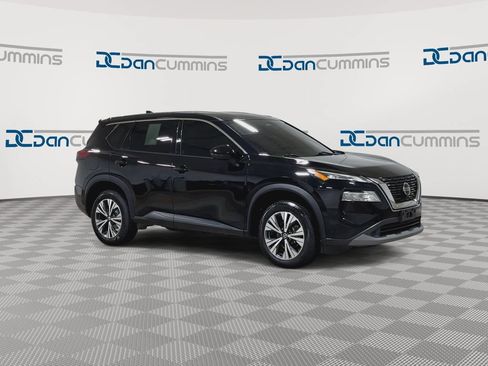 Used 2021 Nissan Rogue SV FWD image 3