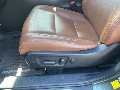 Used 2019 Toyota Highlander Limited Platinum AWD/4WD image 22