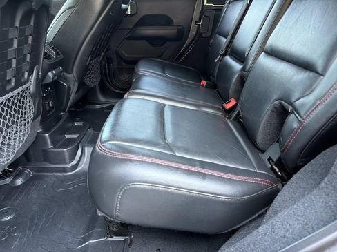 Used 2018 Jeep Wrangler Unlimited Rubicon AWD/4WD image 19