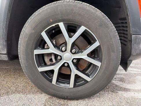 Used 2024 Jeep Grand Cherokee L Limited w/ Luxury Tech Group II image 10