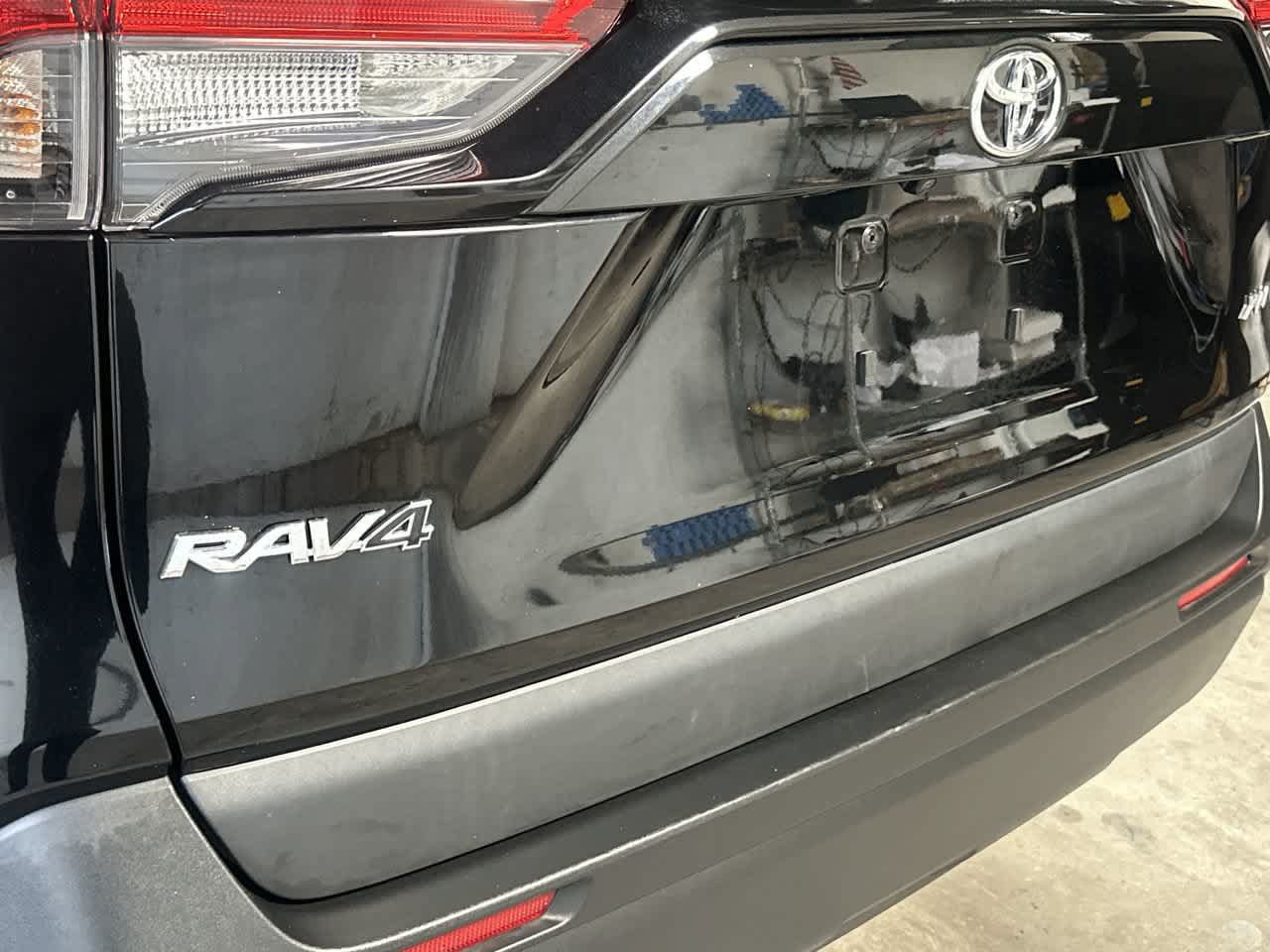 Used 2025 Toyota RAV4 XLE FWD image 10