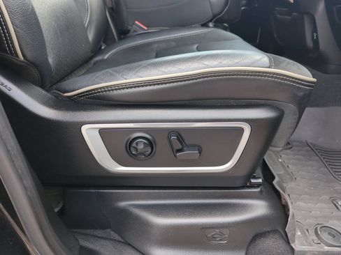 Used 2019 RAM 1500 Laramie AWD/4WD image 35