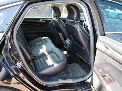 Used 2018 Ford Fusion SE w/ Fusion SE Technology Package FWD image 37
