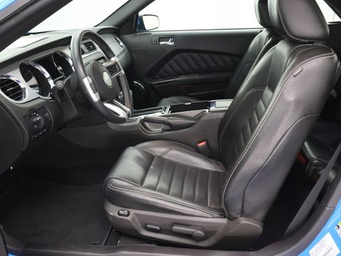 Used 2010 Ford Mustang GT Premium RWD image 8