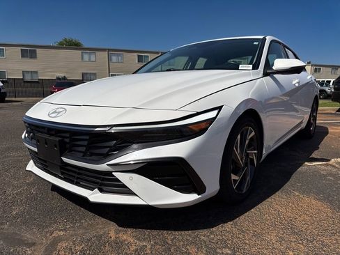 Used 2024 Hyundai Elantra Limited FWD image 3