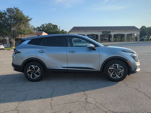 Certified 2025 Kia Sportage LX FWD image 4