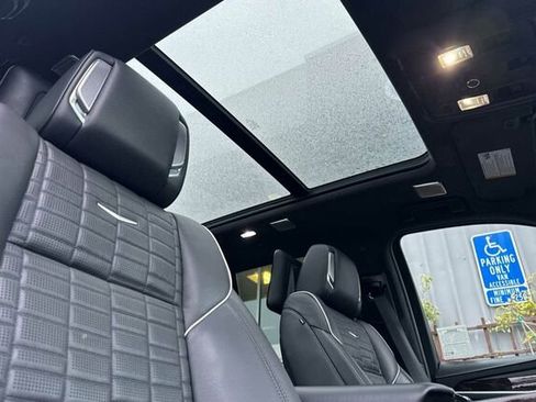 Used 2023 Cadillac Escalade Premium Luxury Platinum image 16