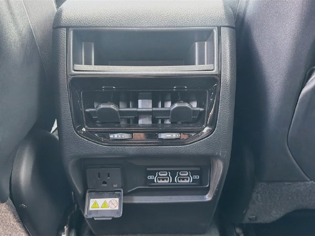 Used 2024 Jeep Grand Cherokee Altitude RWD image 27