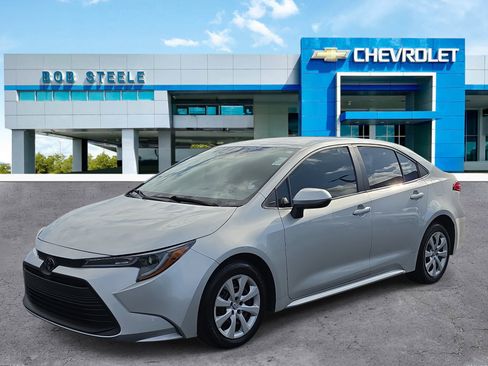 Used 2024 Toyota Corolla LE FWD image 2