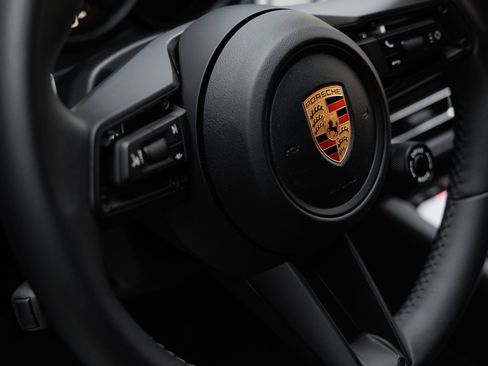 Certified 2026 Porsche Macan AWD/4WD image 19