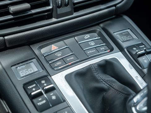 Certified 2021 Porsche Macan S AWD/4WD image 32